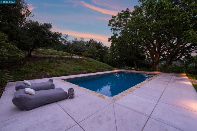 1059 Lizann Dr, Lafayette, CA 94549