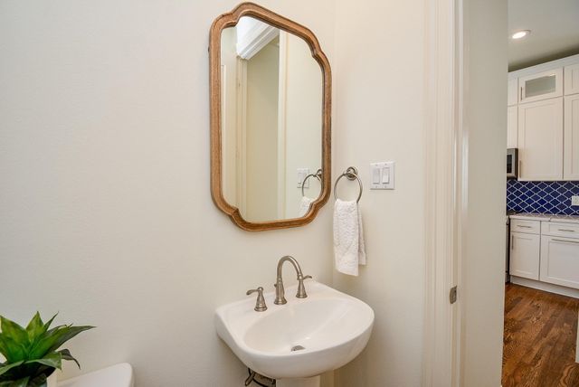 909 W 22nd Street I, Houston, TX 77008