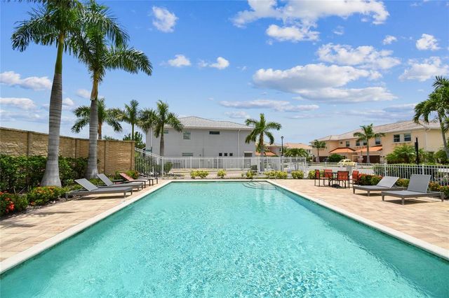 7834 HIDDEN CREEK LOOP 102, Lakewood Ranch, FL 34202