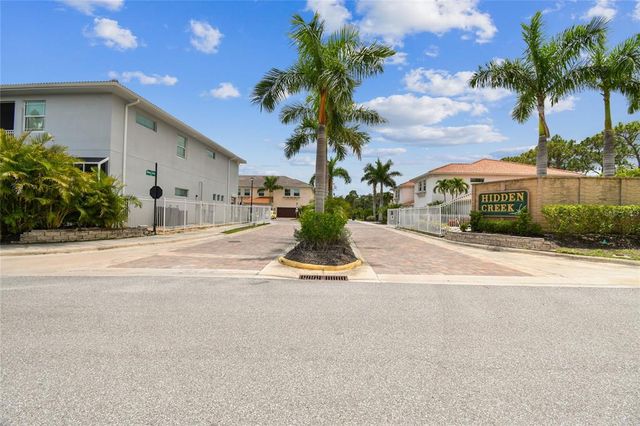 7834 HIDDEN CREEK LOOP 102, Lakewood Ranch, FL 34202