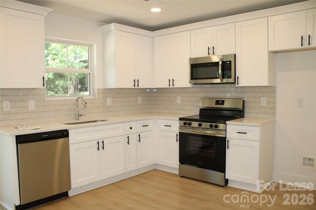 562 W Park Avenue B, Mooresville, NC 28115