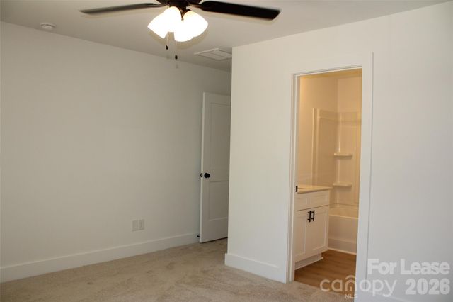 562 W Park Avenue B, Mooresville, NC 28115