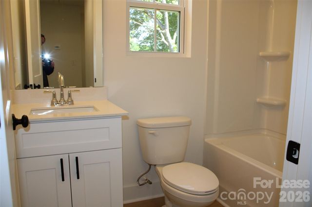 562 W Park Avenue B, Mooresville, NC 28115