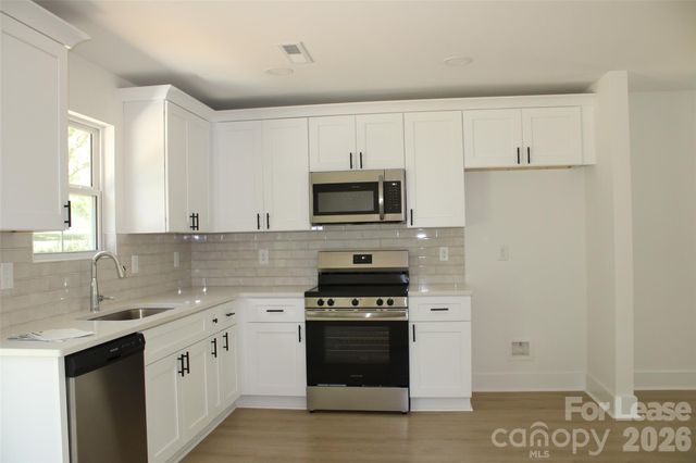 562 W Park Avenue B, Mooresville, NC 28115