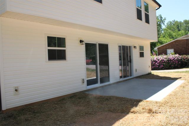 562 W Park Avenue B, Mooresville, NC 28115