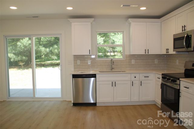 562 W Park Avenue B, Mooresville, NC 28115