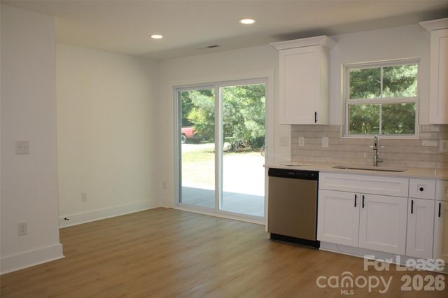 562 W Park Avenue B, Mooresville, NC 28115