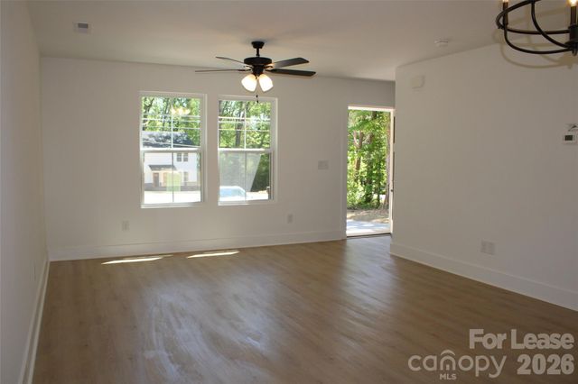 562 W Park Avenue B, Mooresville, NC 28115