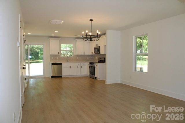 562 W Park Avenue B, Mooresville, NC 28115