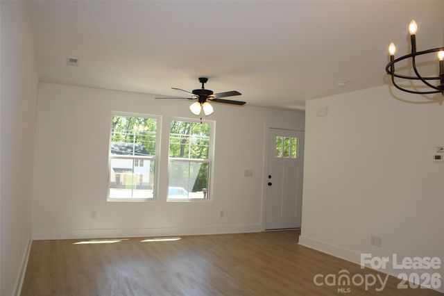 562 W Park Avenue B, Mooresville, NC 28115