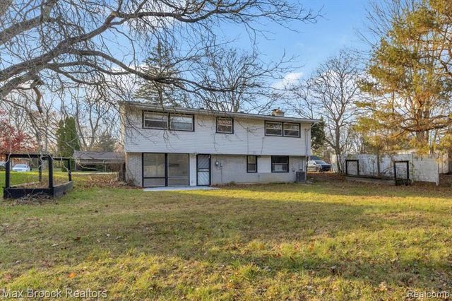 29676 Westbrook Parkway, Southfield, MI 48076