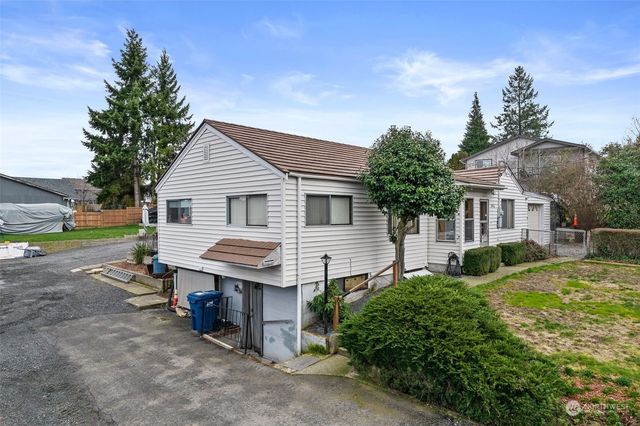 2416 NE 16th Street, Renton, WA 98056