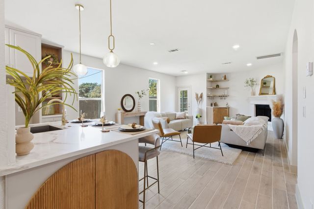 1902 Bentwood Court, Grapevine, TX 76051