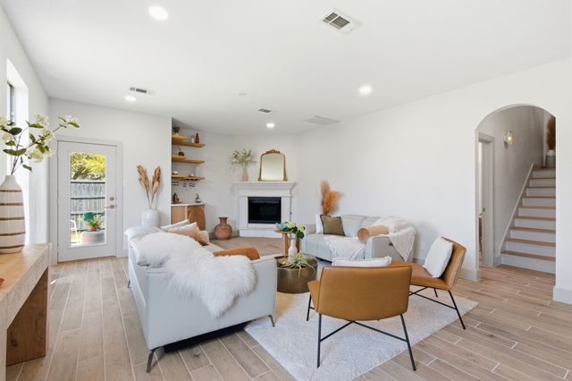 1902 Bentwood Court, Grapevine, TX 76051