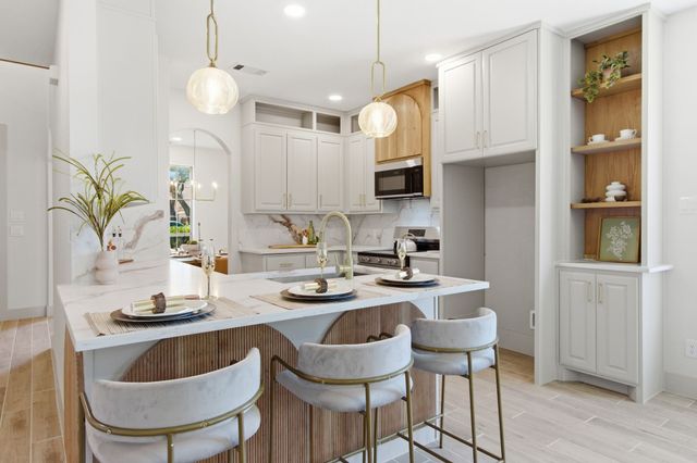 1902 Bentwood Court, Grapevine, TX 76051