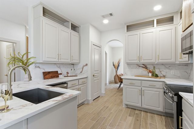 1902 Bentwood Court, Grapevine, TX 76051