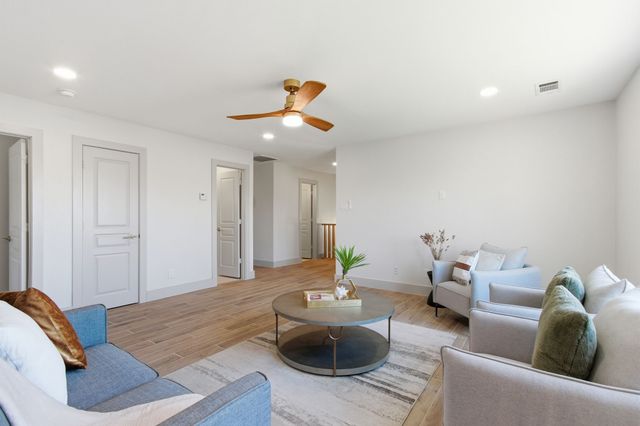 1902 Bentwood Court, Grapevine, TX 76051