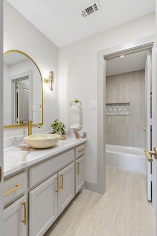 1902 Bentwood Court, Grapevine, TX 76051