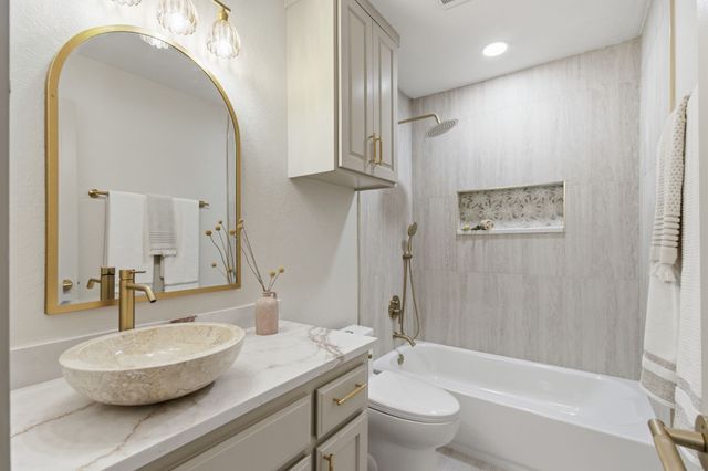 1902 Bentwood Court, Grapevine, TX 76051