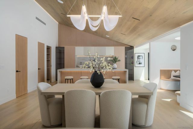 5826 Soledad Mountain Rd, La Jolla, CA 92037