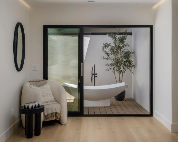 5826 Soledad Mountain Rd, La Jolla, CA 92037