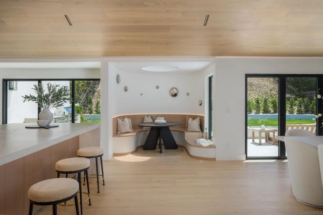 5826 Soledad Mountain Rd, La Jolla, CA 92037