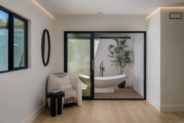 5826 Soledad Mountain Rd, La Jolla, CA 92037