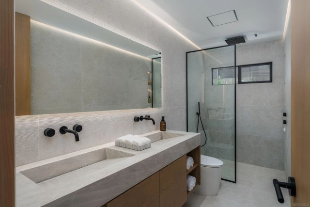 5826 Soledad Mountain Rd, La Jolla, CA 92037