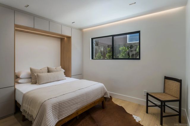 5826 Soledad Mountain Rd, La Jolla, CA 92037