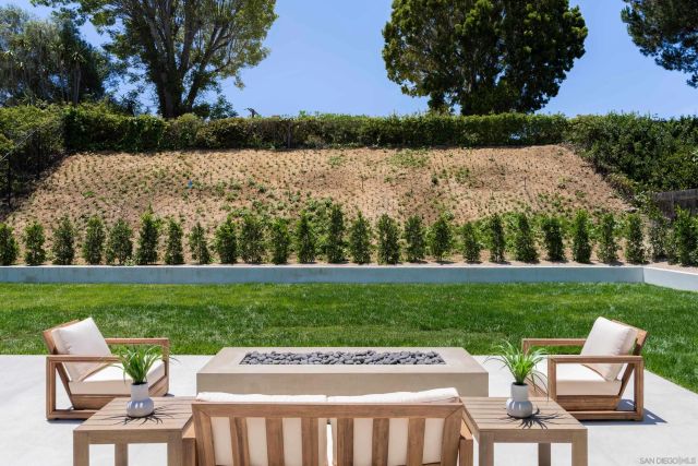 5826 Soledad Mountain Rd, La Jolla, CA 92037