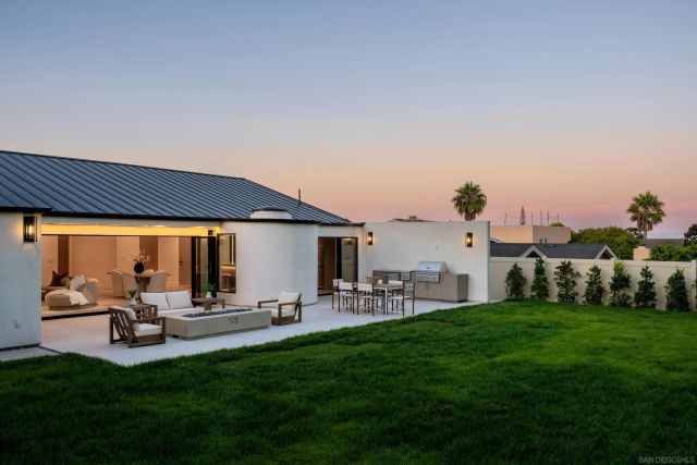 5826 Soledad Mountain Rd, La Jolla, CA 92037