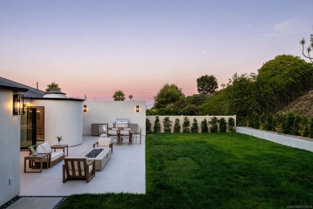 5826 Soledad Mountain Rd, La Jolla, CA 92037