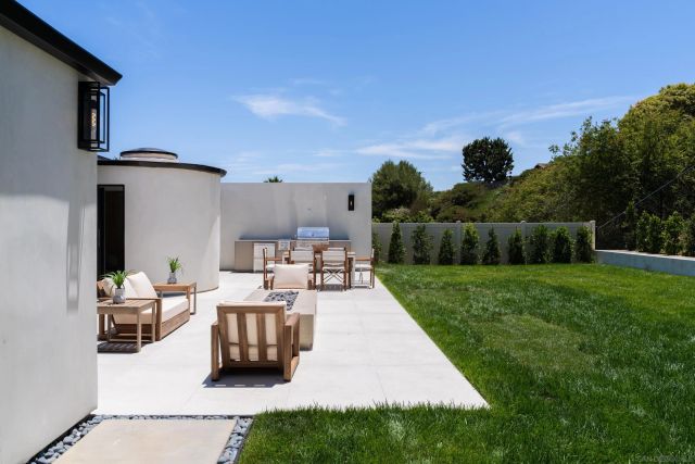 5826 Soledad Mountain Rd, La Jolla, CA 92037