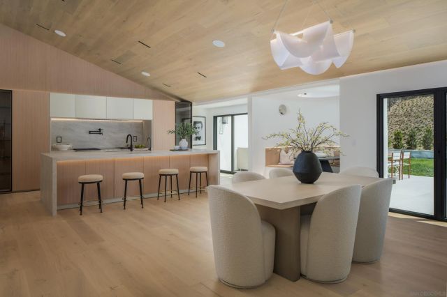 5826 Soledad Mountain Rd, La Jolla, CA 92037