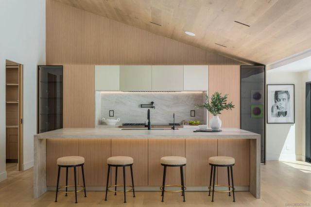 5826 Soledad Mountain Rd, La Jolla, CA 92037