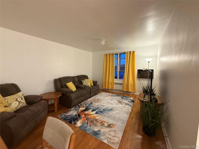 530 Dubois Avenue 7C, Valley Stream, NY 11581