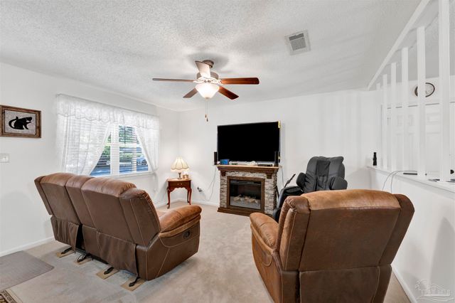 5131 Oakleaf Dr, Pace, FL 32571
