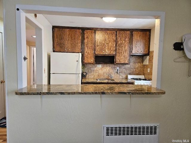 560 E Broadway Side, Long Beach, NY 11561