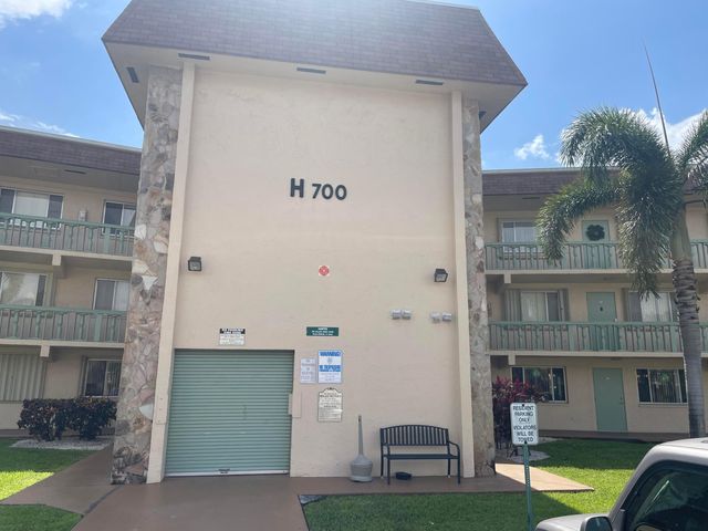 700 Village Green Court 101, Palm Springs, FL 33461
