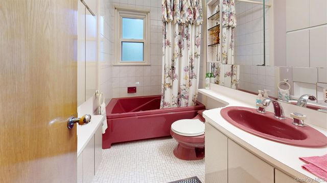 120 Barrymore Boulevard, Franklin Square, NY 11010