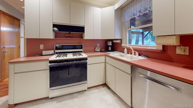 120 Barrymore Boulevard, Franklin Square, NY 11010