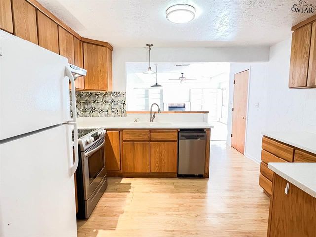 505 N YOSEMITE STREET, Iowa Park, TX 76367