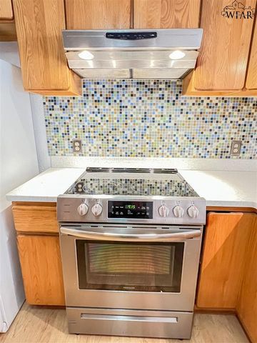 505 N YOSEMITE STREET, Iowa Park, TX 76367