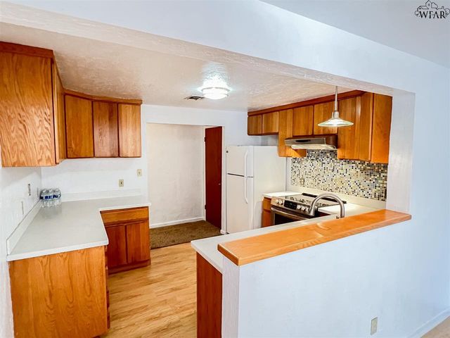 505 N YOSEMITE STREET, Iowa Park, TX 76367