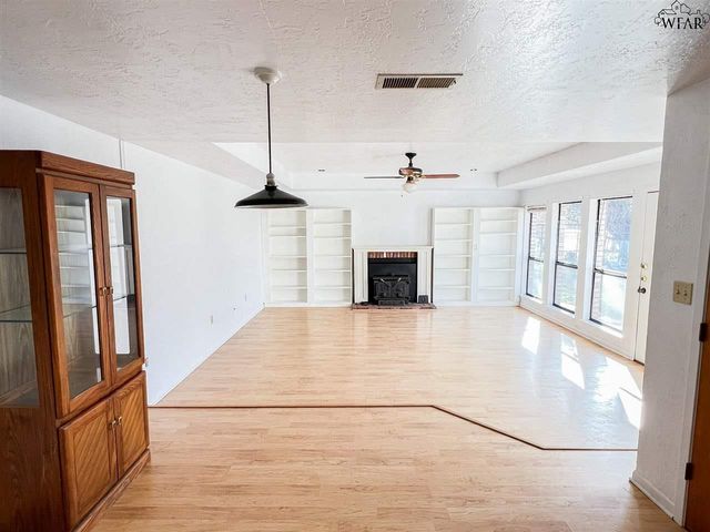 505 N YOSEMITE STREET, Iowa Park, TX 76367