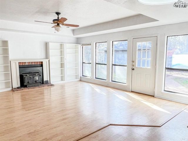 505 N YOSEMITE STREET, Iowa Park, TX 76367