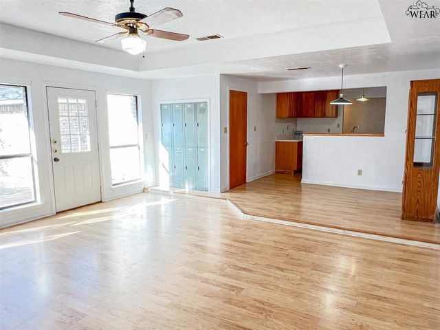 505 N YOSEMITE STREET, Iowa Park, TX 76367