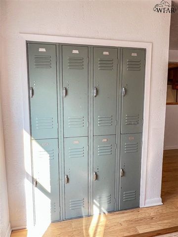 505 N YOSEMITE STREET, Iowa Park, TX 76367