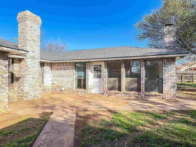 505 N YOSEMITE STREET, Iowa Park, TX 76367