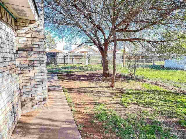 505 N YOSEMITE STREET, Iowa Park, TX 76367